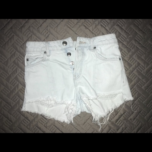 High-Waisted Cutoff Jean Shorts - Picture 3 of 4